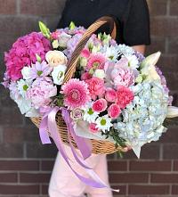 Композиция солнечный день в Мамоново Одинцовского района Цветочная композиция из Розы, Хризантемы, Пионы и Лизиантусы в корзине в Мамоново Одинцовского района