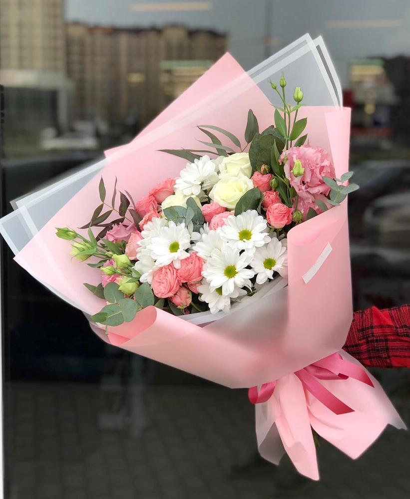 Букет нежный в Мамоново Одинцовского района Букет цветов из: Розы, Лизиантусы и Хризантемы в Мамоново Одинцовского района